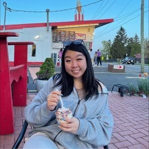 Meet your Posher, Stephanie